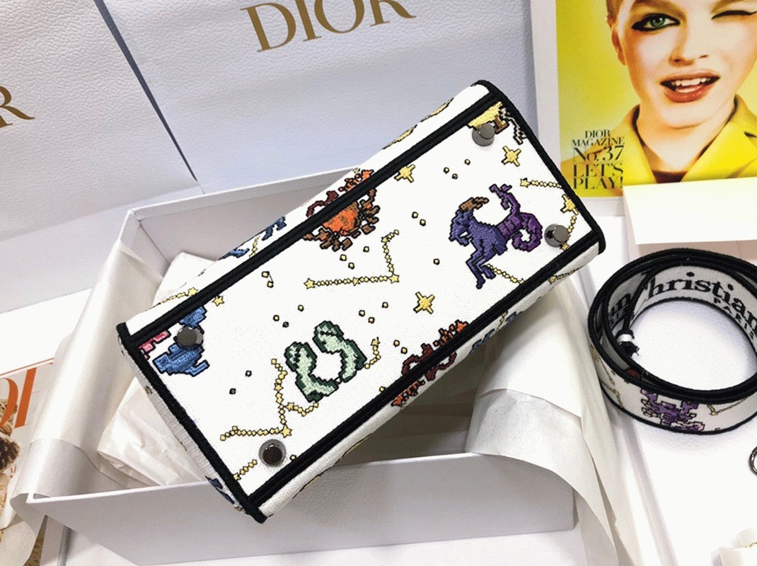 D10r Lady D-Lite Medium Bag Fake in White Pixel Zodiac Embroidery