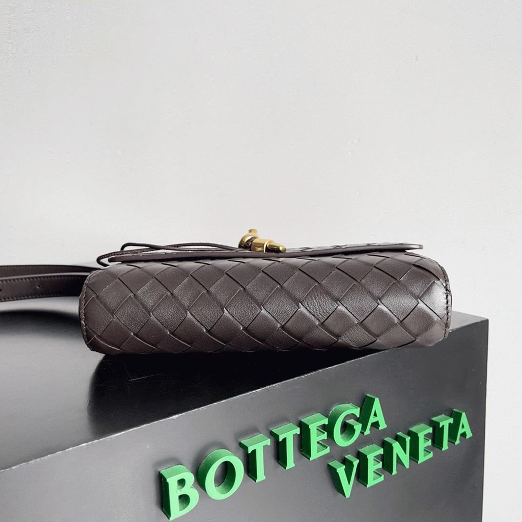Fake B0tt*ga Ven*ta Mini Andiamo Cross-Body Bag Barolo