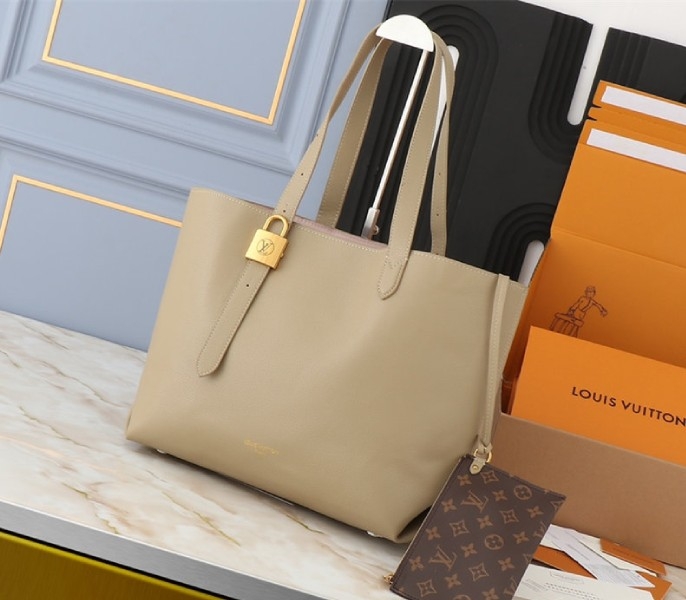 L0vis Vvtt0n Low Key Cabas MM Bag In Galet Gray