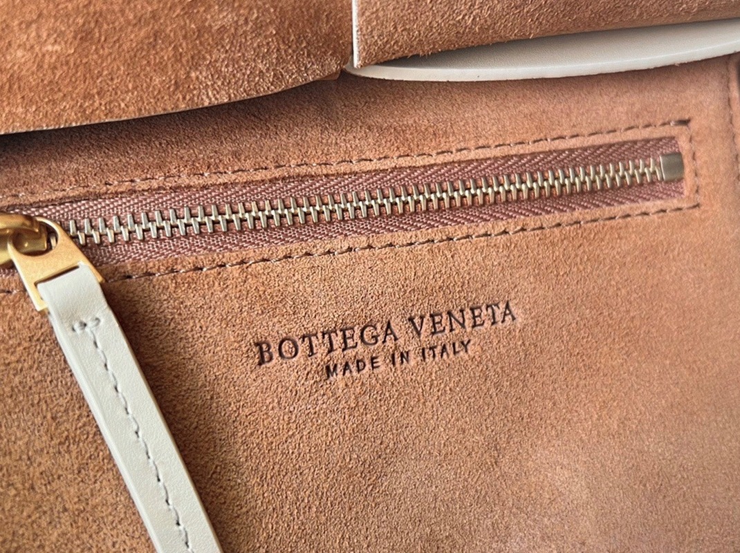Top Quality Fake B0tt*ga Ven*ta Arco Mini Bag In Beige Intrecciato Calfskin