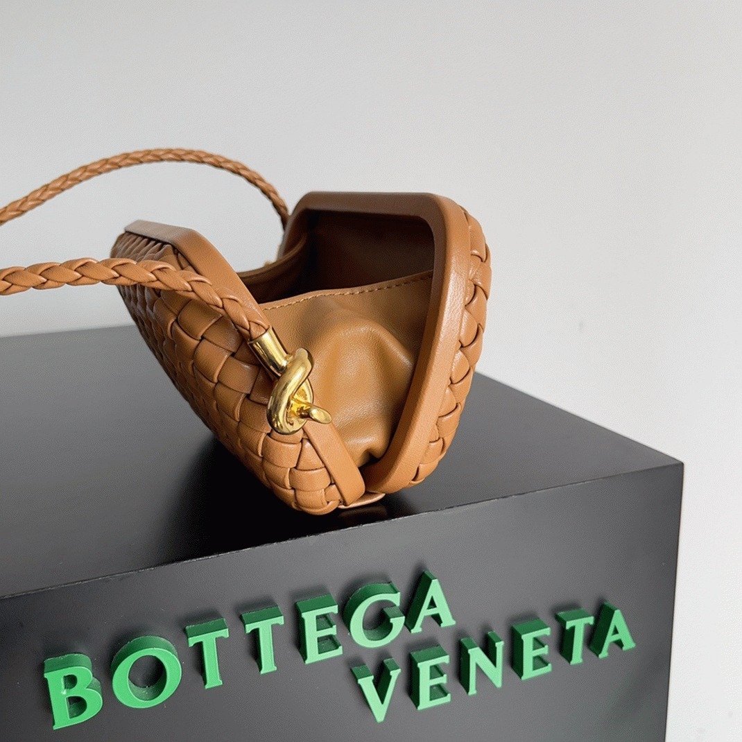 Replica B0tt*ga Ven*ta Knot Minaudiere On Strap Camel Intreccio Lambskin