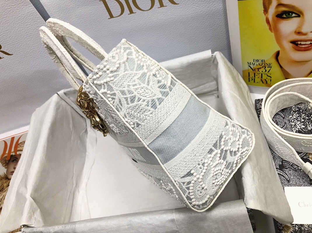 D10r Lady D-Lite Medium Bag Fake in Embroidery with Macrame Effect