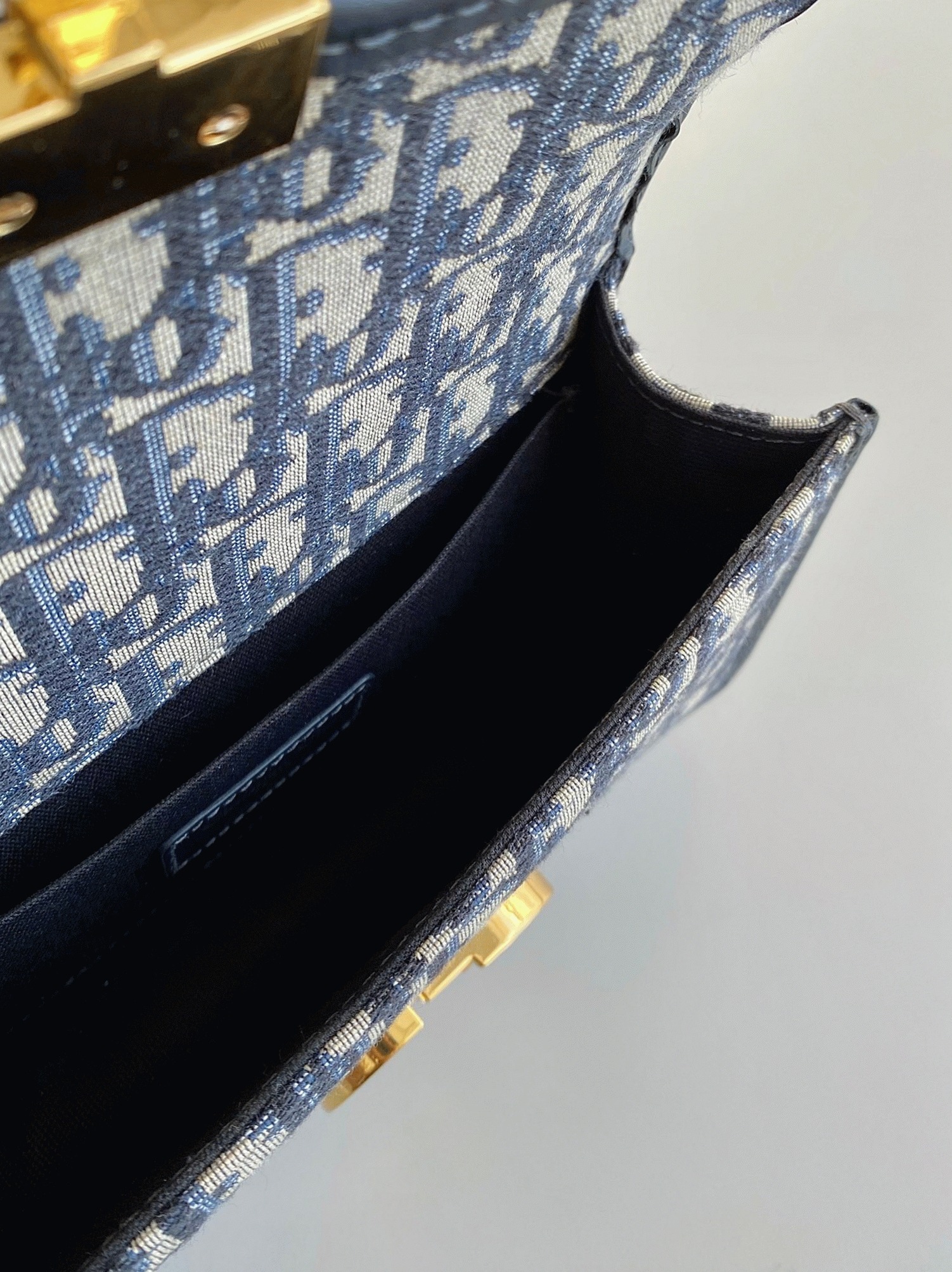 D10r 30 Montaigne East-West Bag with Chain Knockoff in Blue Oblique Jacquard