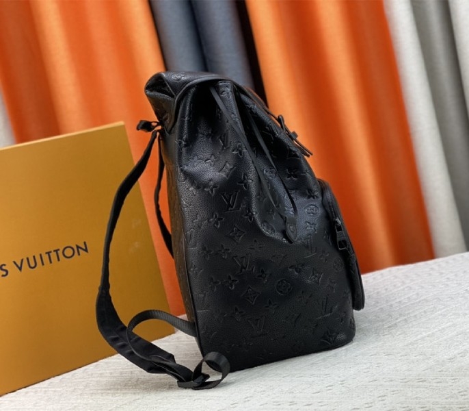 L0vis Vvtt0n Taurillon Leather Montsouris Backpack In Black