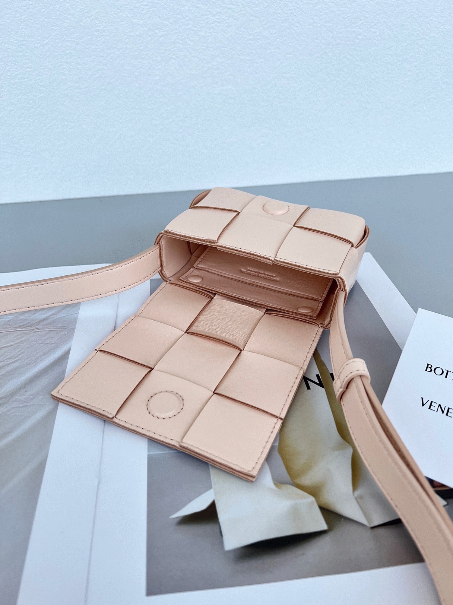 Top Quality Replica B0tt*ga Ven*ta Candy Cassette Bag In Melon Washed