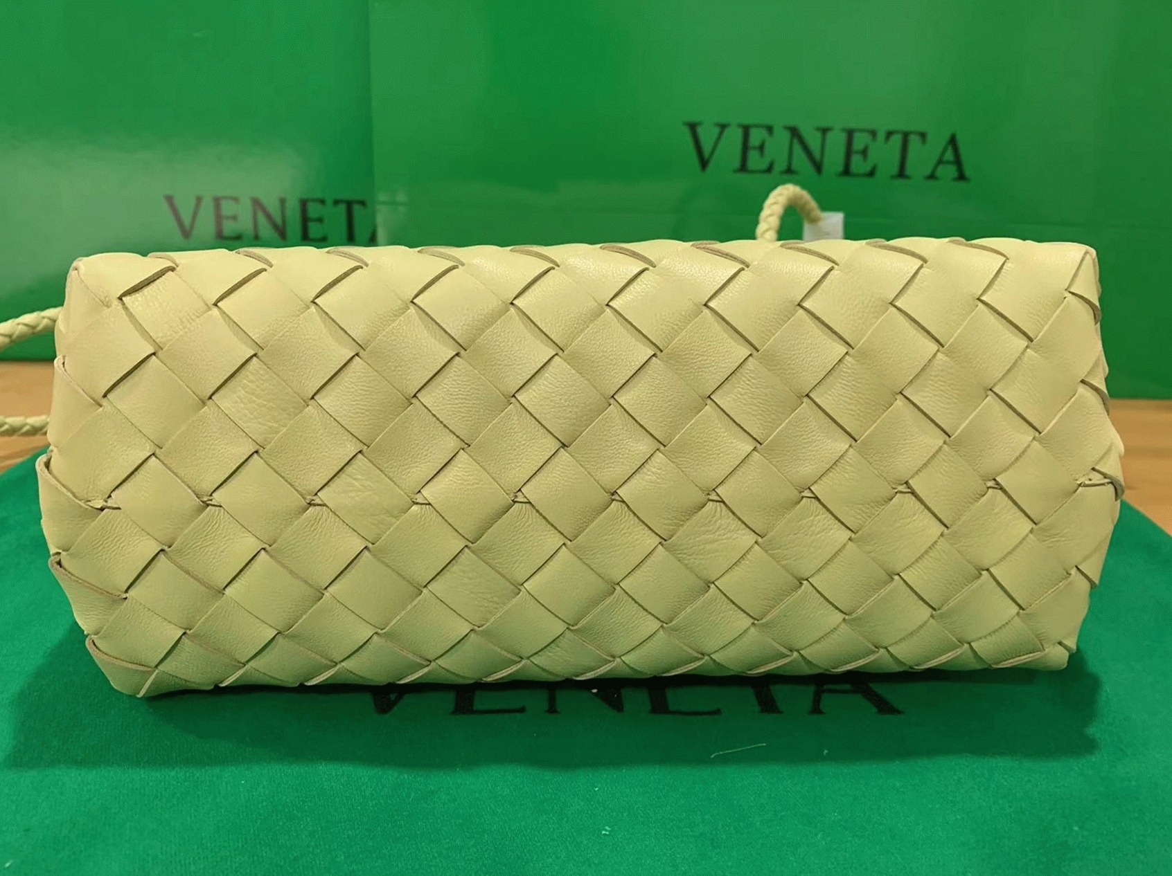 Replica B0tt*ga Ven*ta Small Andiamo Bag Ice Cream