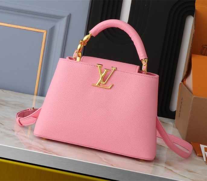 L0vis Vvtt0n Capucines BB Handbag In Pink