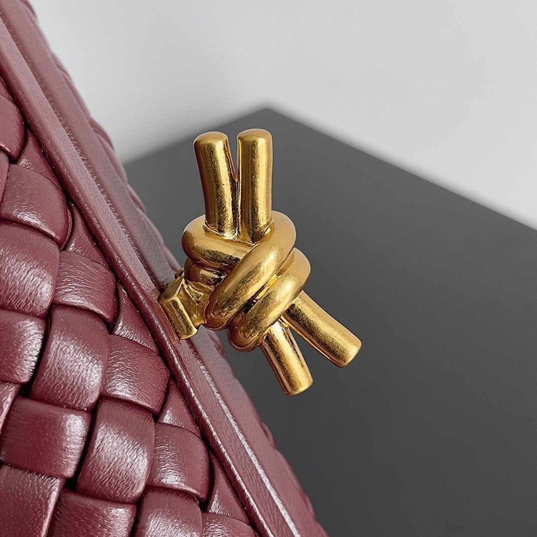 Fake B0tt*ga Ven*ta Knot Minaudiere Clutch Bordeaux