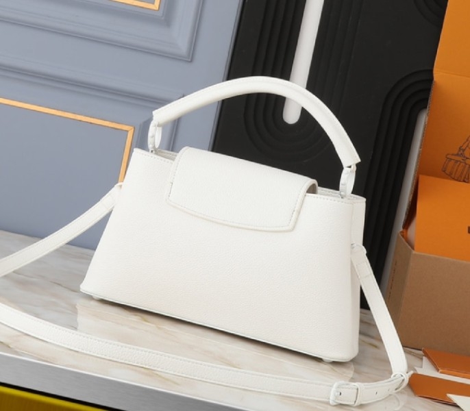 L0vis Vvtt0n Capucines East-West MM Handbag In All Optic White