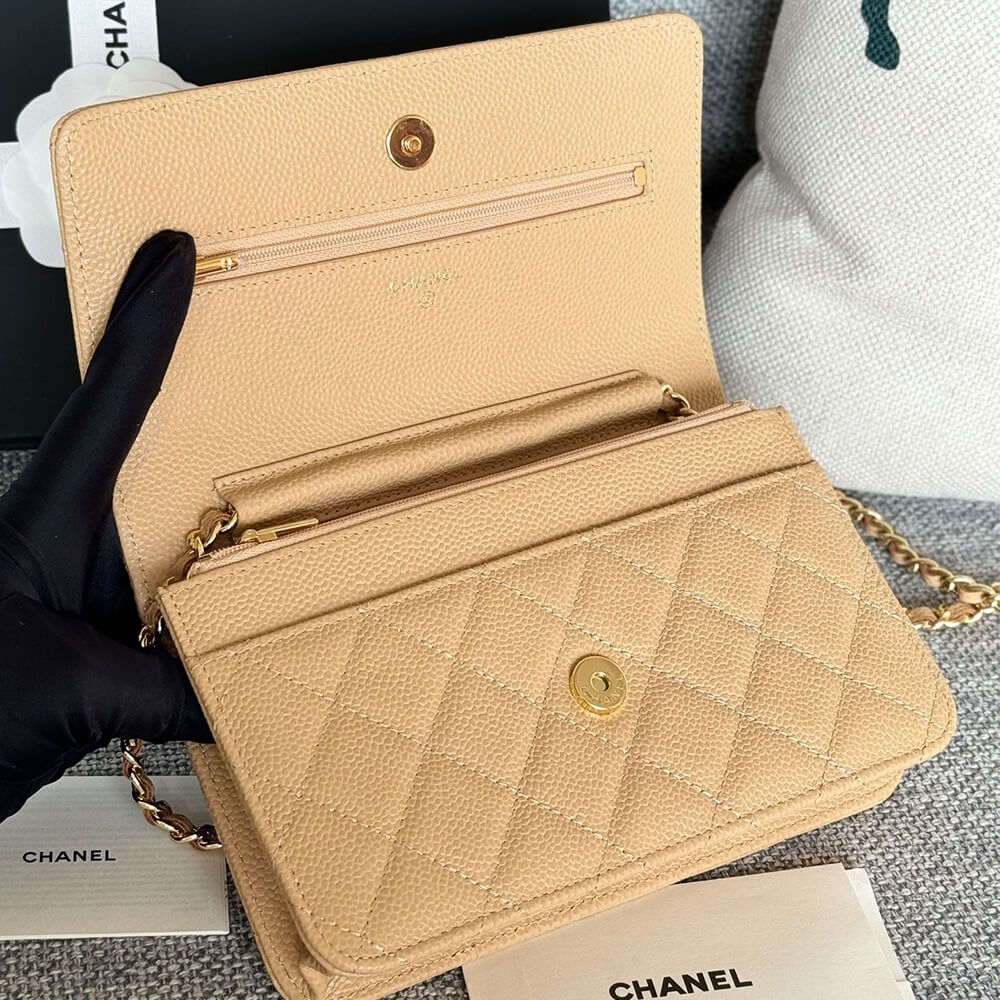 Ch**el classic chain wallet