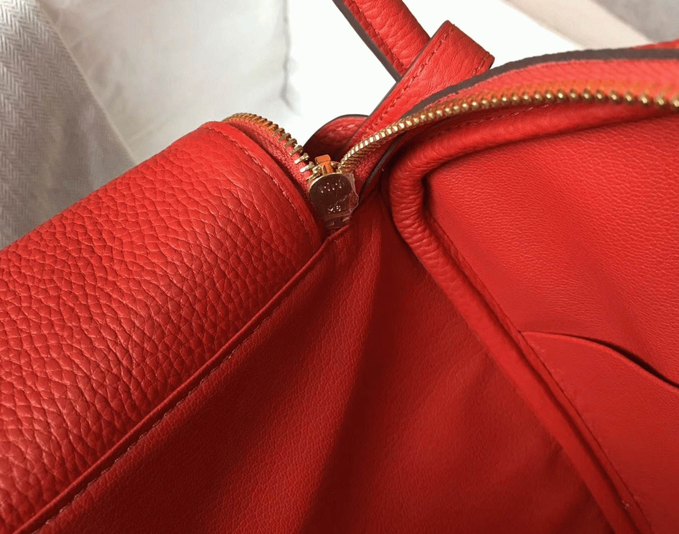 Designer replica H**me5 Lindy 30cm bag in red shade
