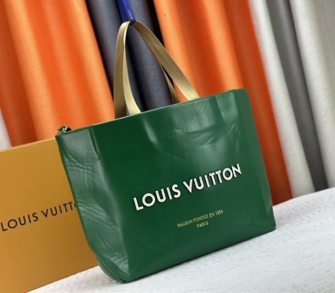 L0vis Vvtt0n Other Leathers Shopper Cabas MM Tote In Green
