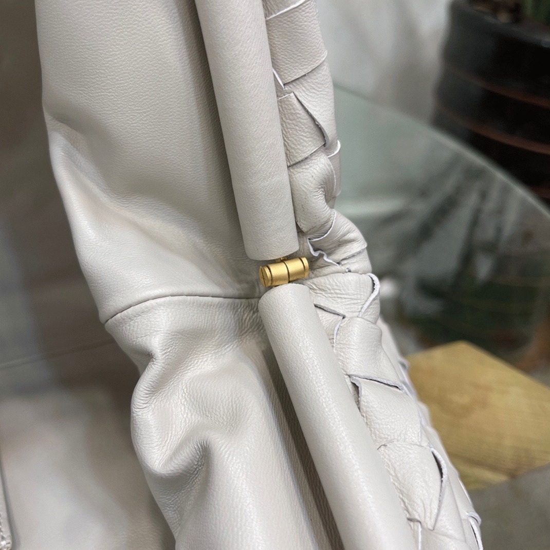 Replica B0tt*ga Ven*ta Large Pouch Clutch Bag White