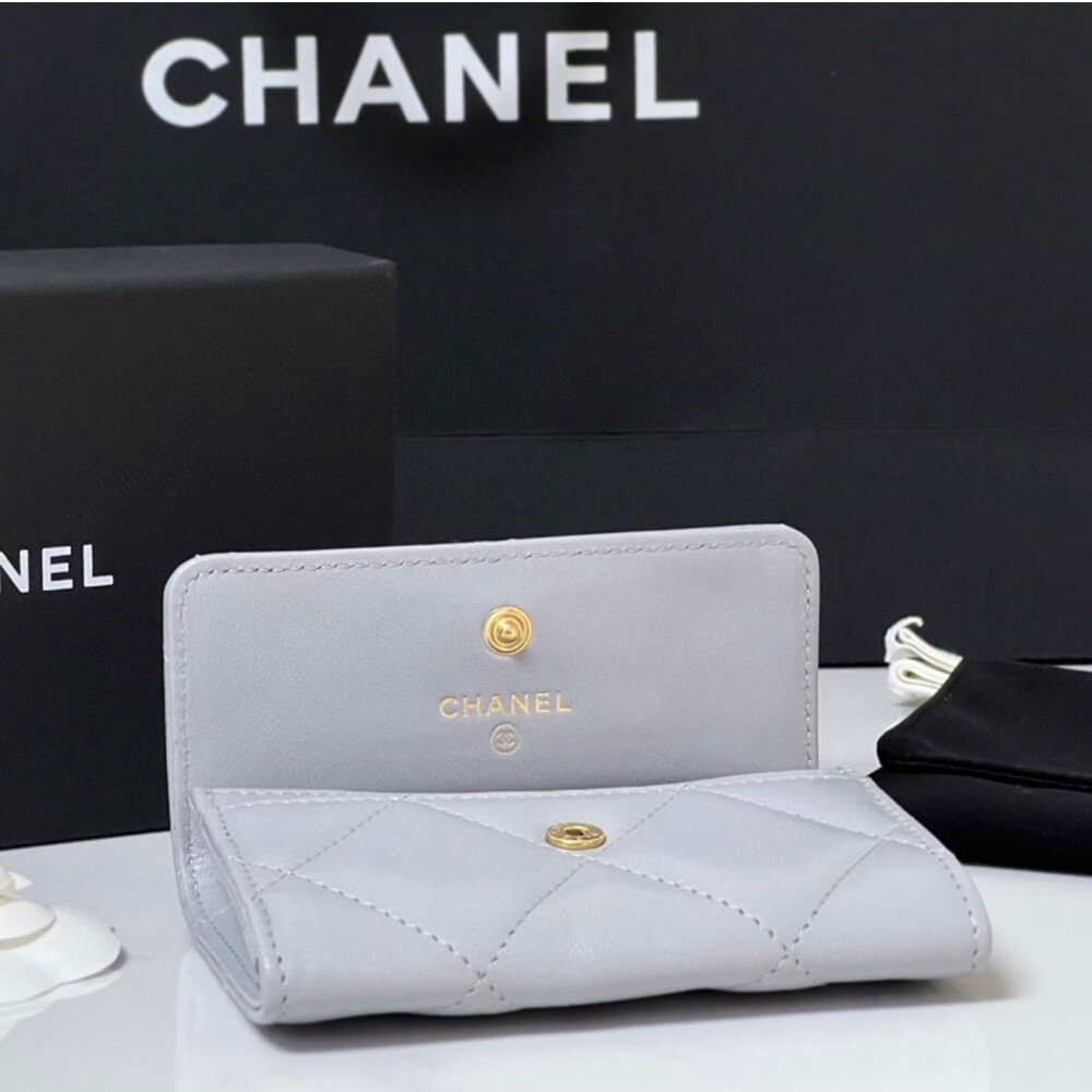 Ch**el 19 flap card holder