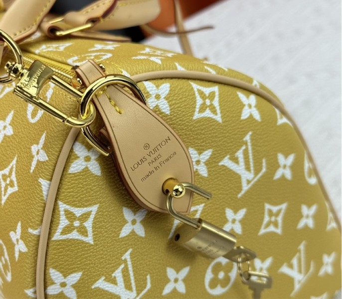 L0vis Vvtt0n Speedy P9 Bandouliere 30 Bag In Yellow