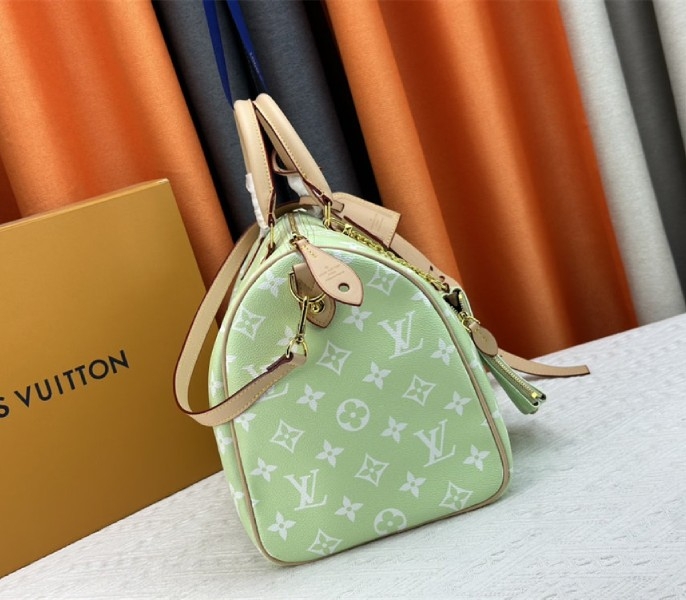 L0vis Vvtt0n Speedy P9 Bandouliere 40 Bag In Light Green