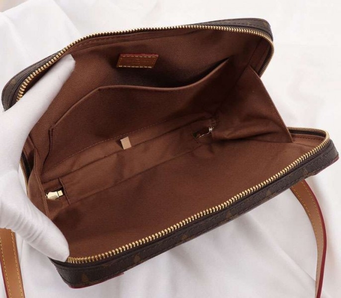L0vis Vvtt0n Monogram Canvas Soft Trunk Messenger PM Bag