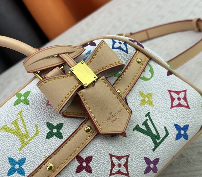 L0vis Vvtt0n X TM Multicolored East West In White
