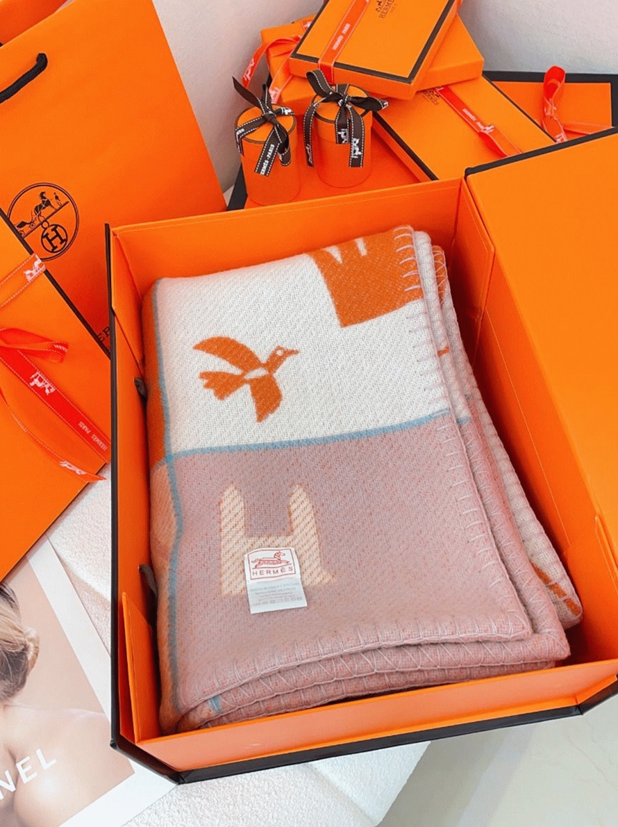 Faux H**me5 Avalon Epopee blanket in mandarine wool and cashmere