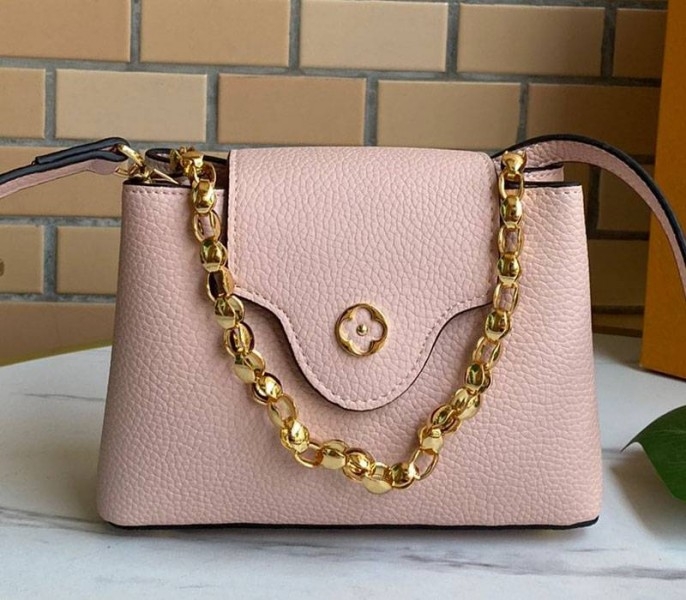 L0vis Vvtt0n Capucines Mini Chain Bag In Pink