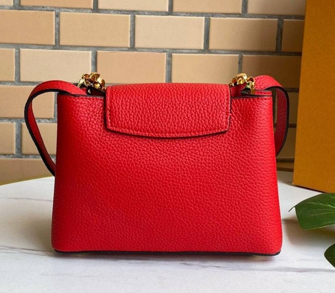 L0vis Vvtt0n Capucines Mini Chain Bag In Red