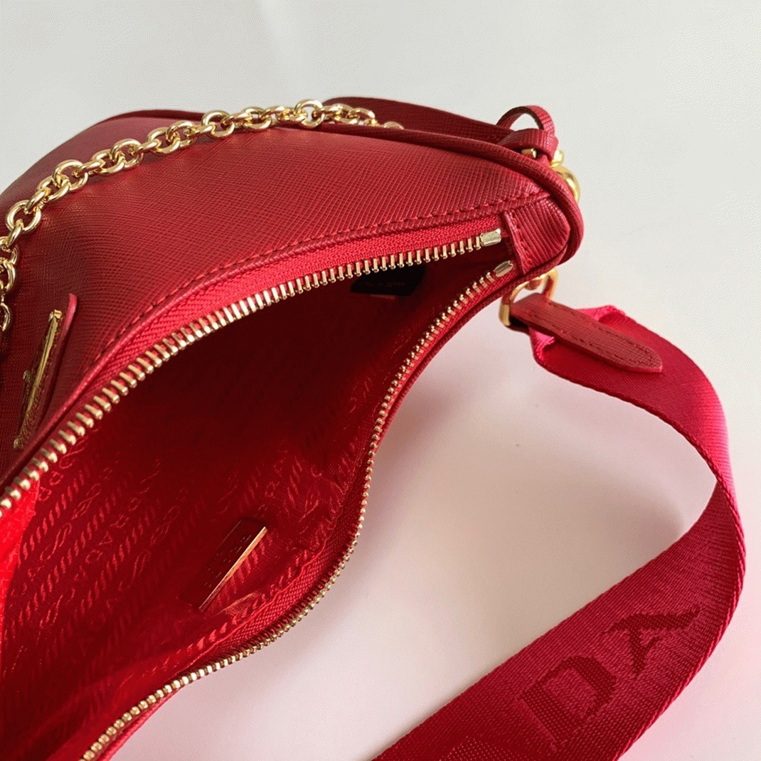Pra*a Re-Edition 2005 Shoulder Bag Replica in Red