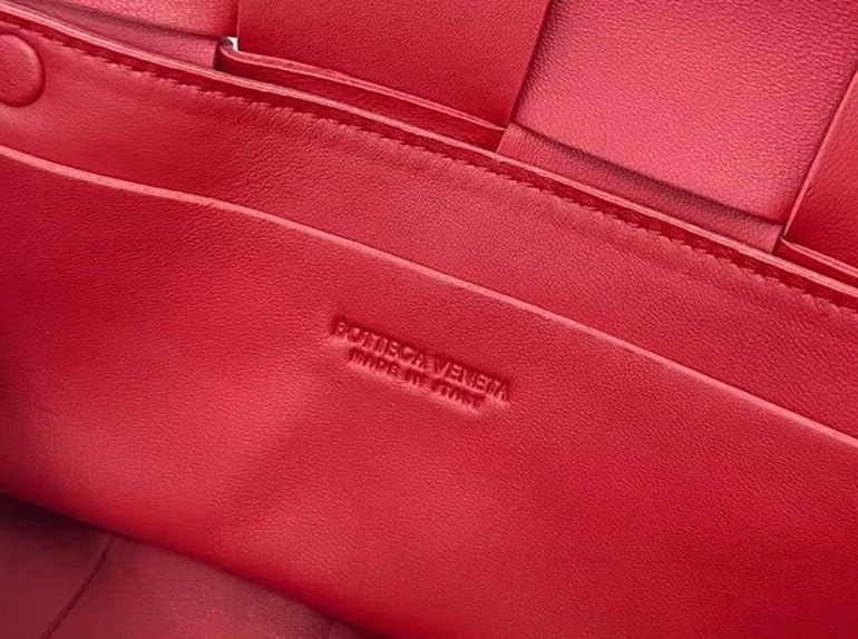Replica B0tt*ga Ven*ta Cassette Belt Bag Red