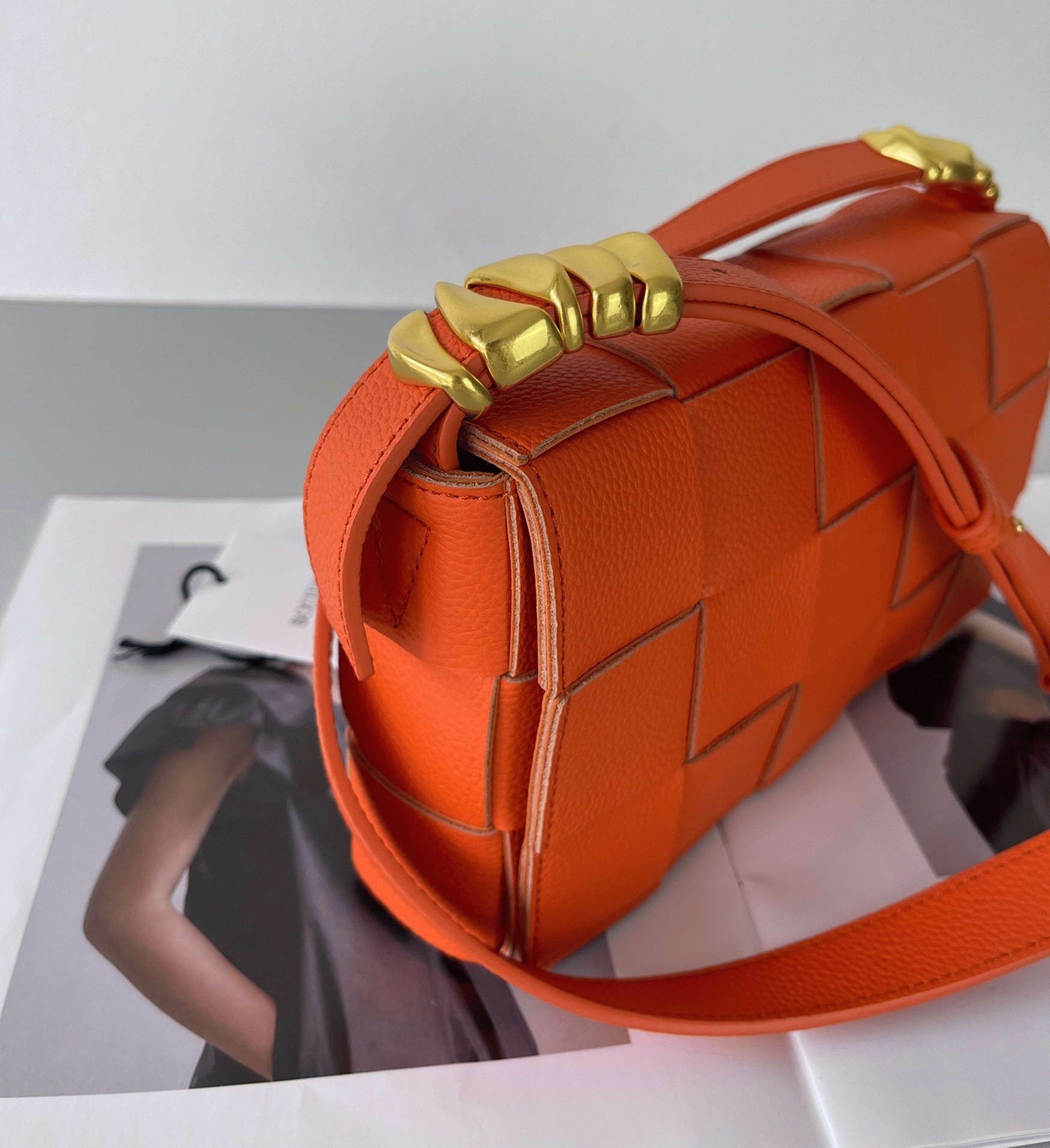 Top Quality Knockoff B0tt*ga Ven*ta Cassette Bag In Maple