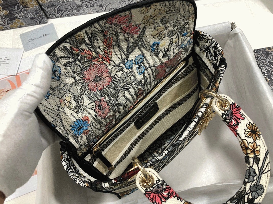 D10r Lady D-Lite Medium Bag Imitation in Mille Fleurs Embroidery