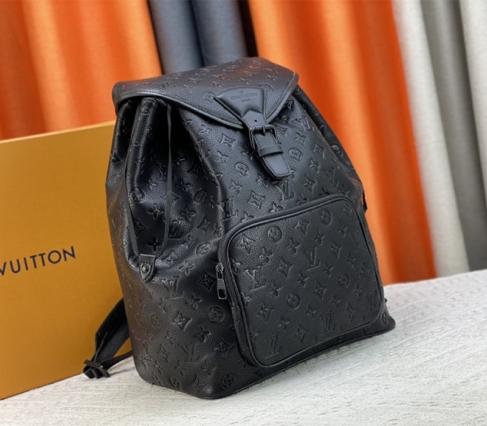 L0vis Vvtt0n Taurillon Leather Montsouris Backpack In Black