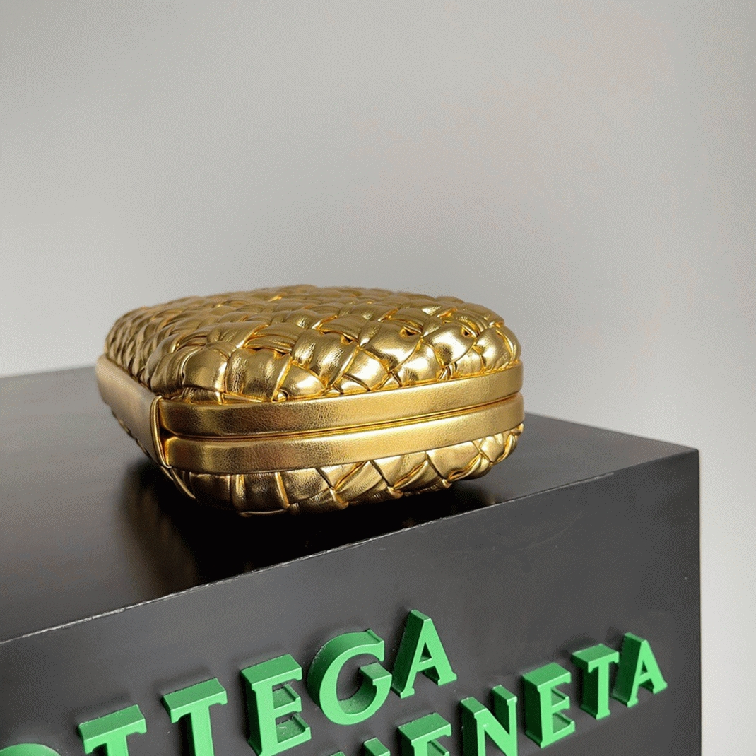 Fake B0tt*ga Ven*ta Knot Minaudiere Clutch Gold Intreccio