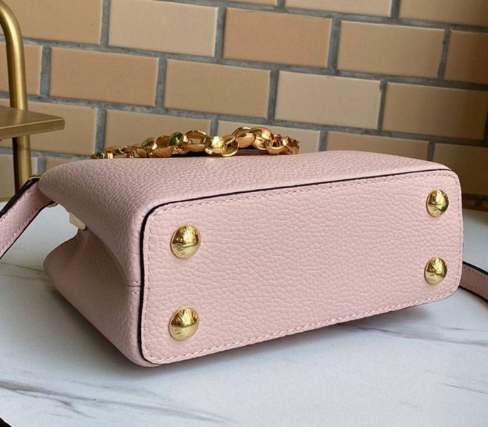 L0vis Vvtt0n Capucines Mini Chain Bag In Pink