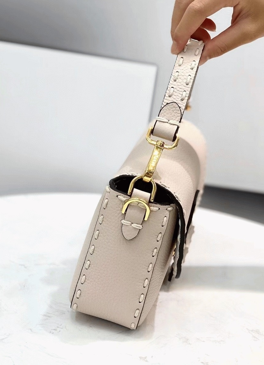 Top Quality Fake F**di Medium Baguette Bag In White