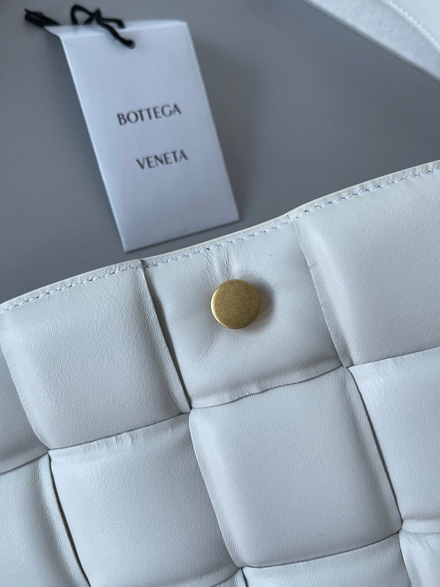Top Quality Replica B0tt*ga Ven*ta Padded Cassette Bag In White