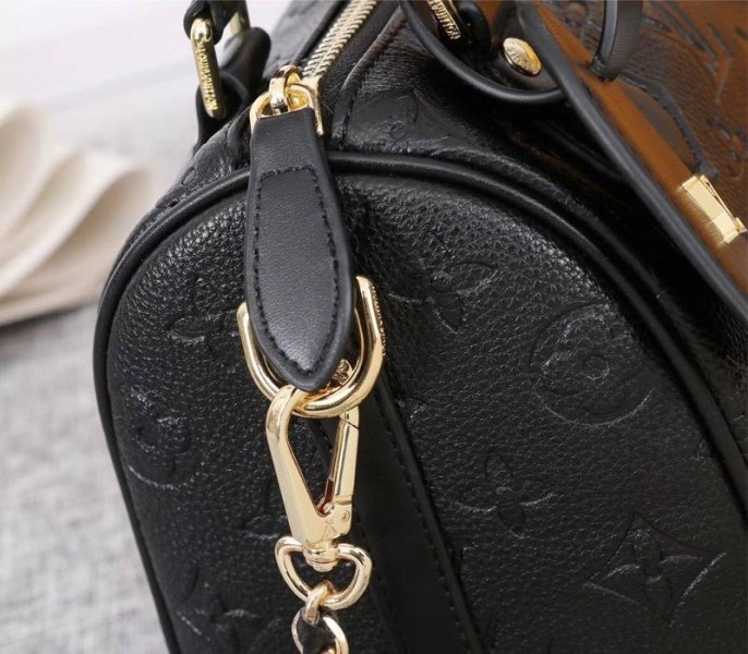 L0vis Vvtt0n Monogram Empreinte Speedy BB Handbag In Black