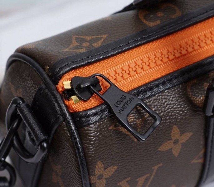 L0vis Vvtt0n Monogram Canvas Mens Zoooom With Friends Nano Keepall Travel Bag