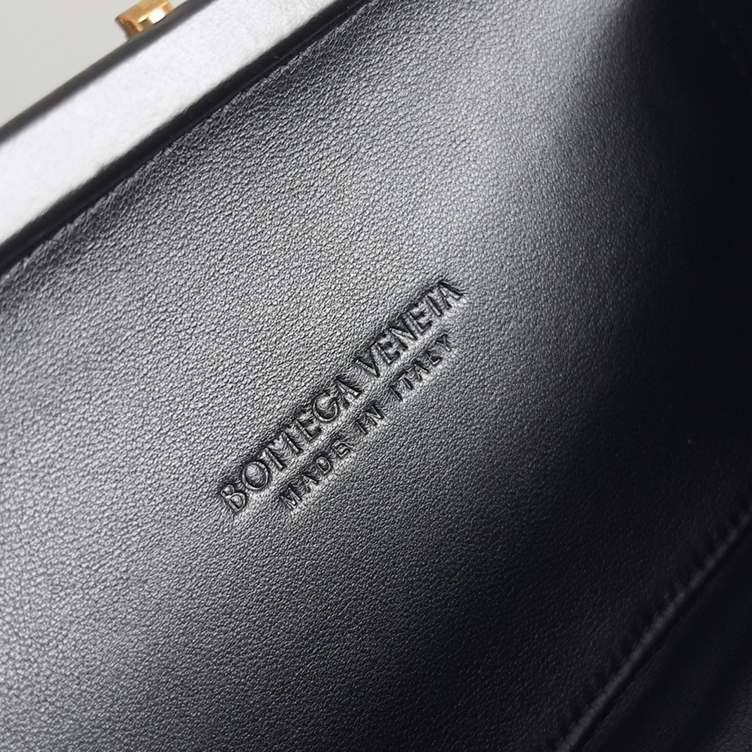 Replica B0tt*ga Ven*ta Knot Minaudiere Clutch Black Foulard