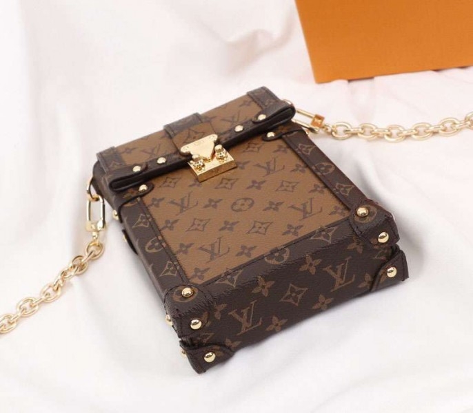 L0vis Vvtt0n Monogram Reverse Canvas Vertical Trunk Pochette