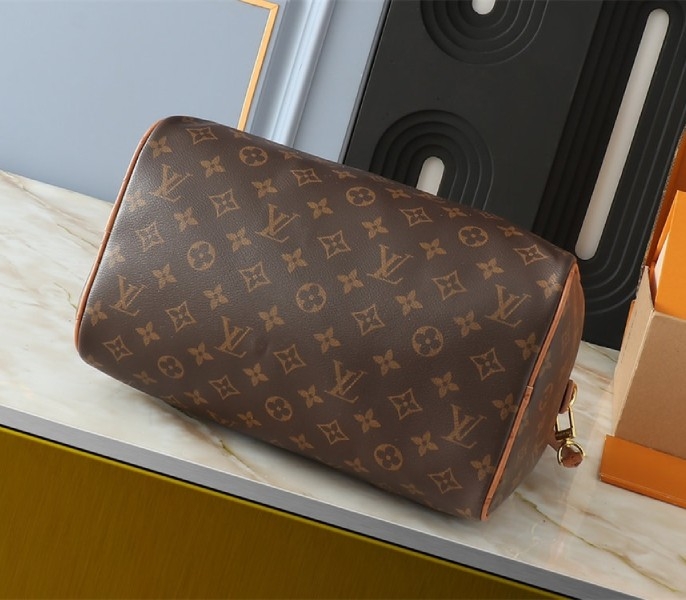 L0vis Vvtt0n Monogram Canvas Soft Speedy 30 Boho Handbag In Tan