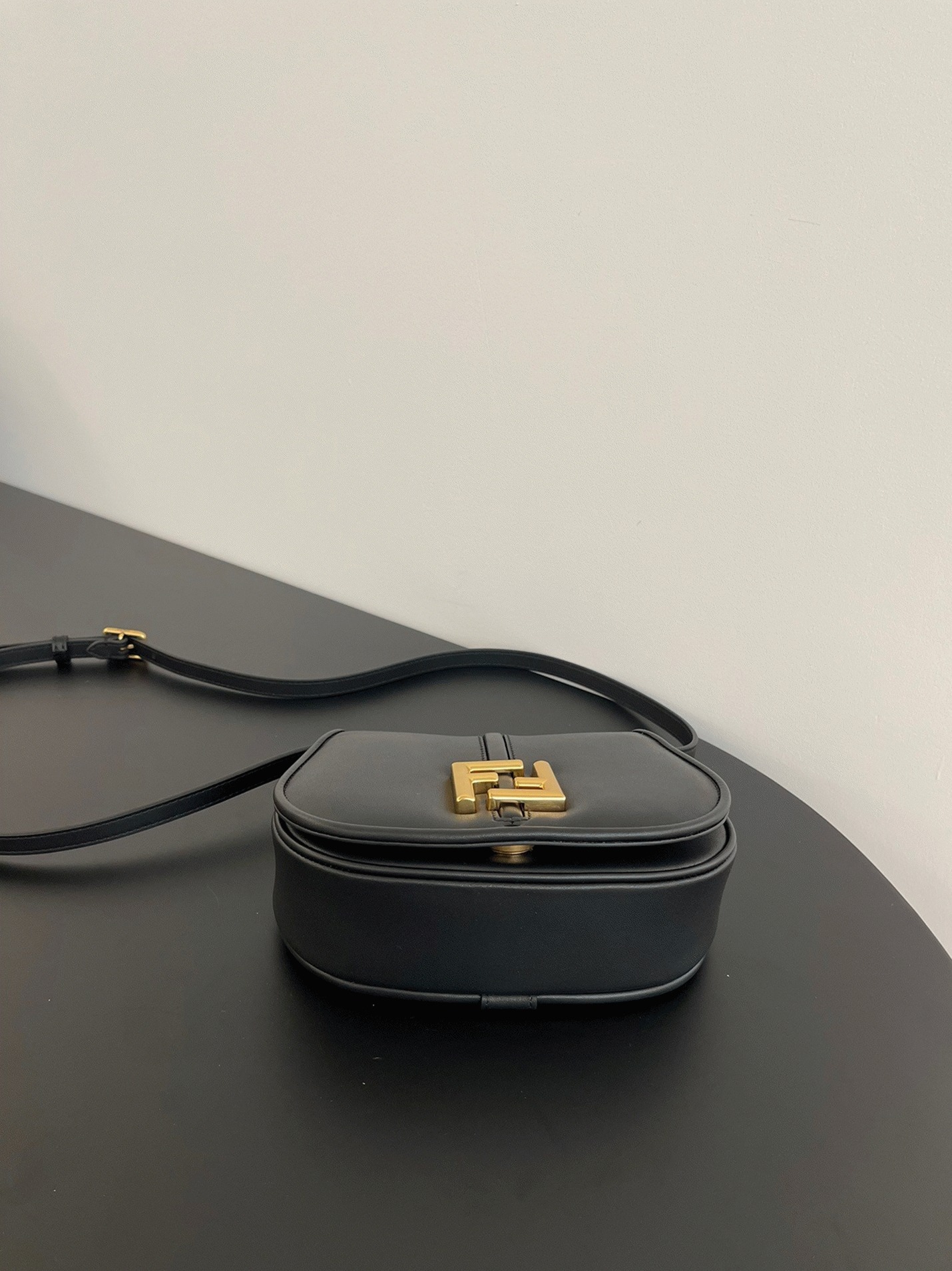 Top Quality Replica F**di C’mon Small Bag in Black
