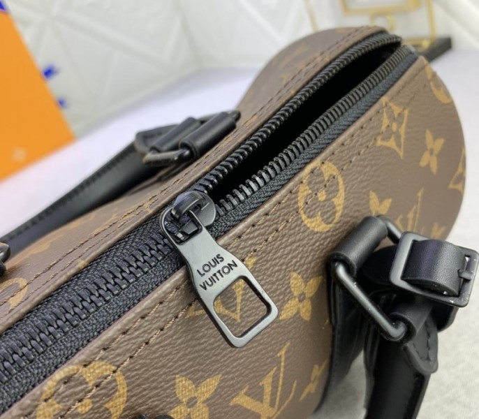 L0vis Vvtt0n Monogram Canvas Keepall Bandouliere 25 In Black
