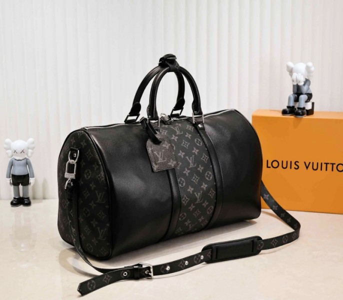 L0vis Vvtt0n Taiga Leather Keepall Bandouliere 50 Travel Bag In Black