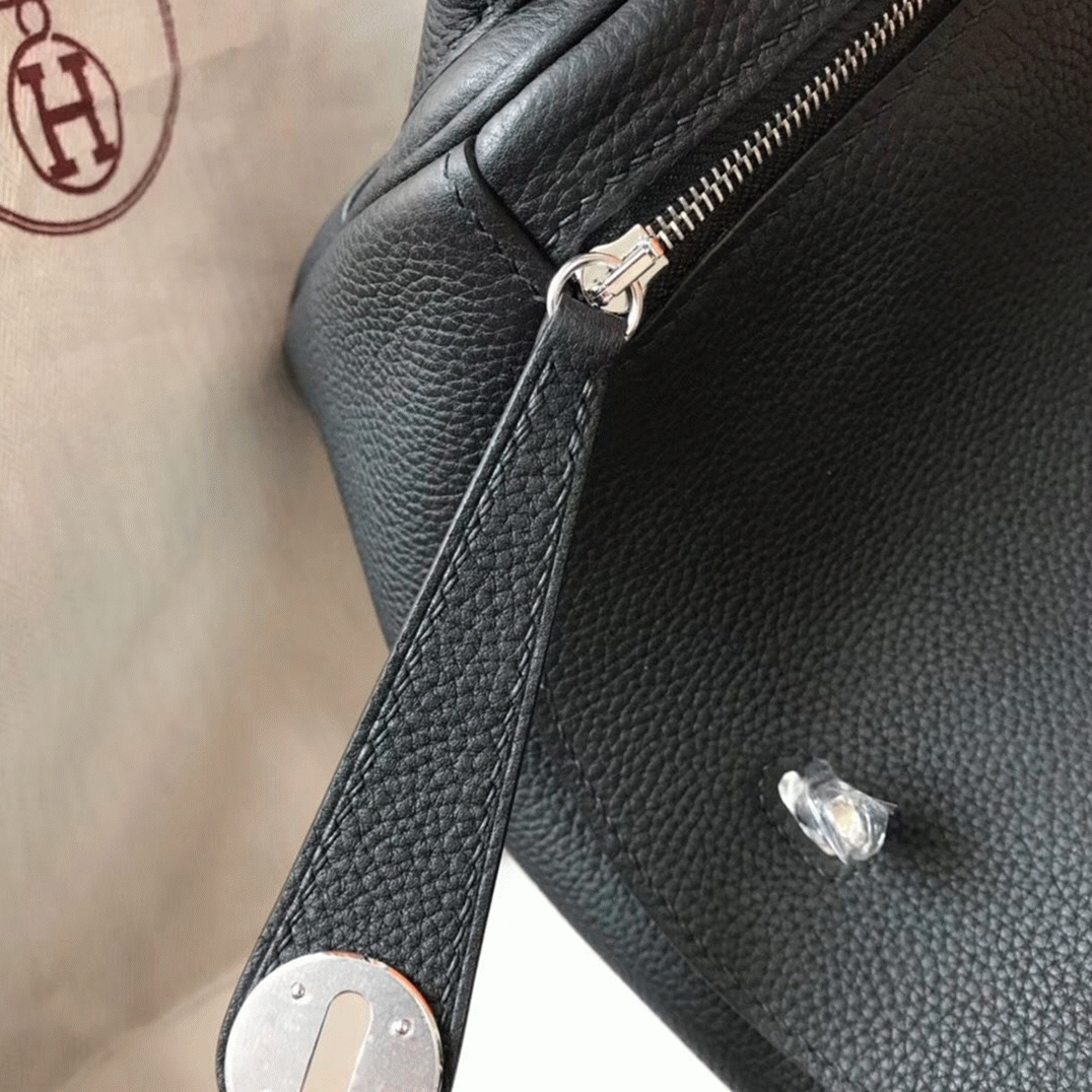 Designer replica H**me5 Lindy 26cm handbag in black