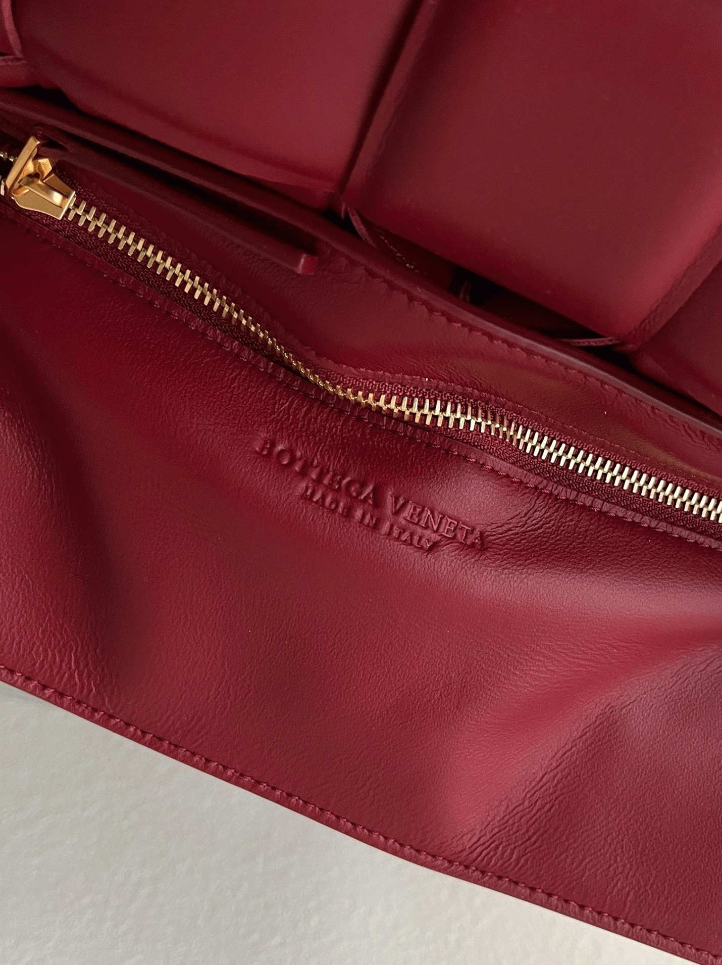 Top Quality Faux B0tt*ga Ven*ta Padded Cassette Bag In Dark Red