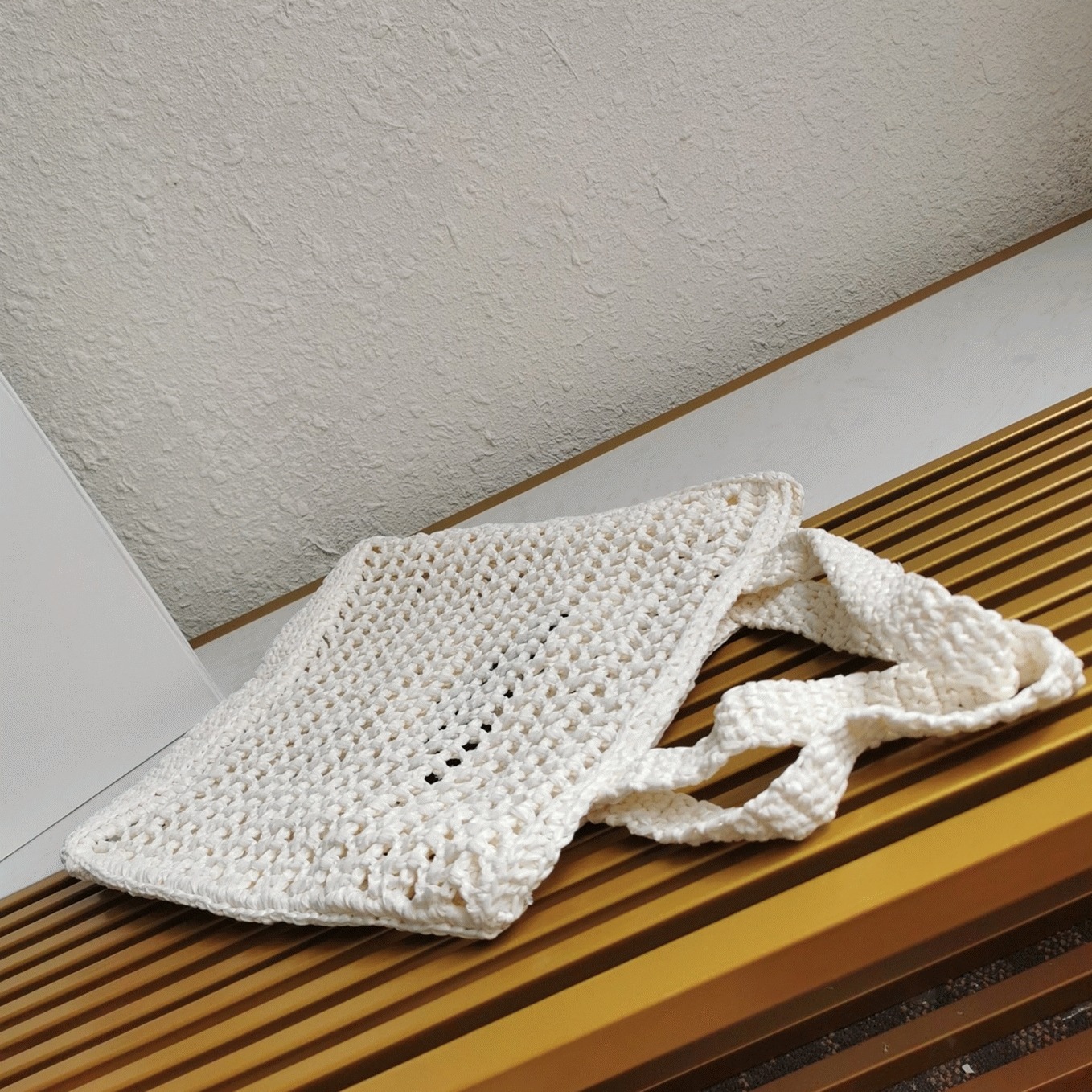Pra*a Small Tote Bag Best Replica in White Woven Raffia