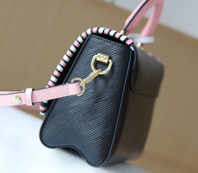 L0vis Vvtt0n Epi Leather Twist MM Bag In Black With Braided Edges Flap