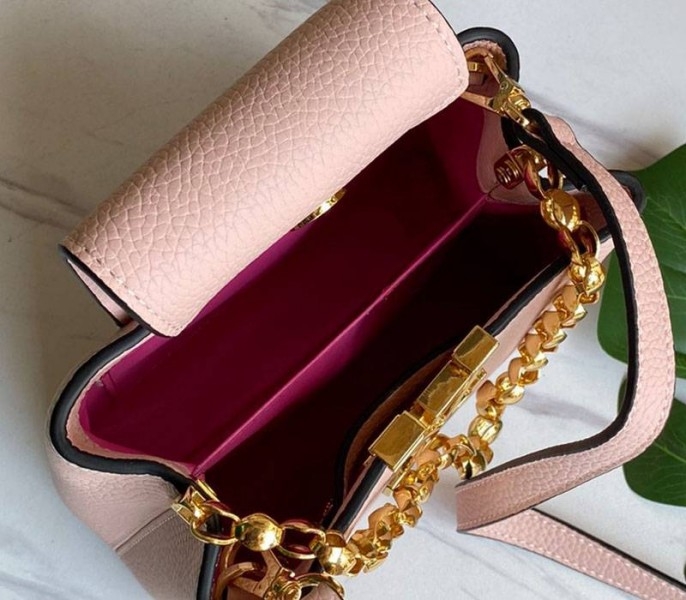 L0vis Vvtt0n Capucines Mini Chain Bag In Pink
