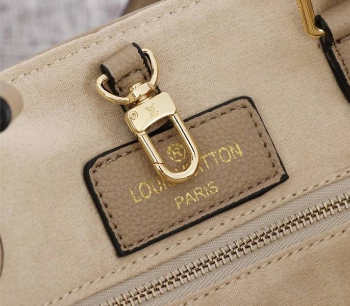 L0vis Vvtt0n Monogram Empreinte OnTheGo MM Tote In Tourterelle Gray