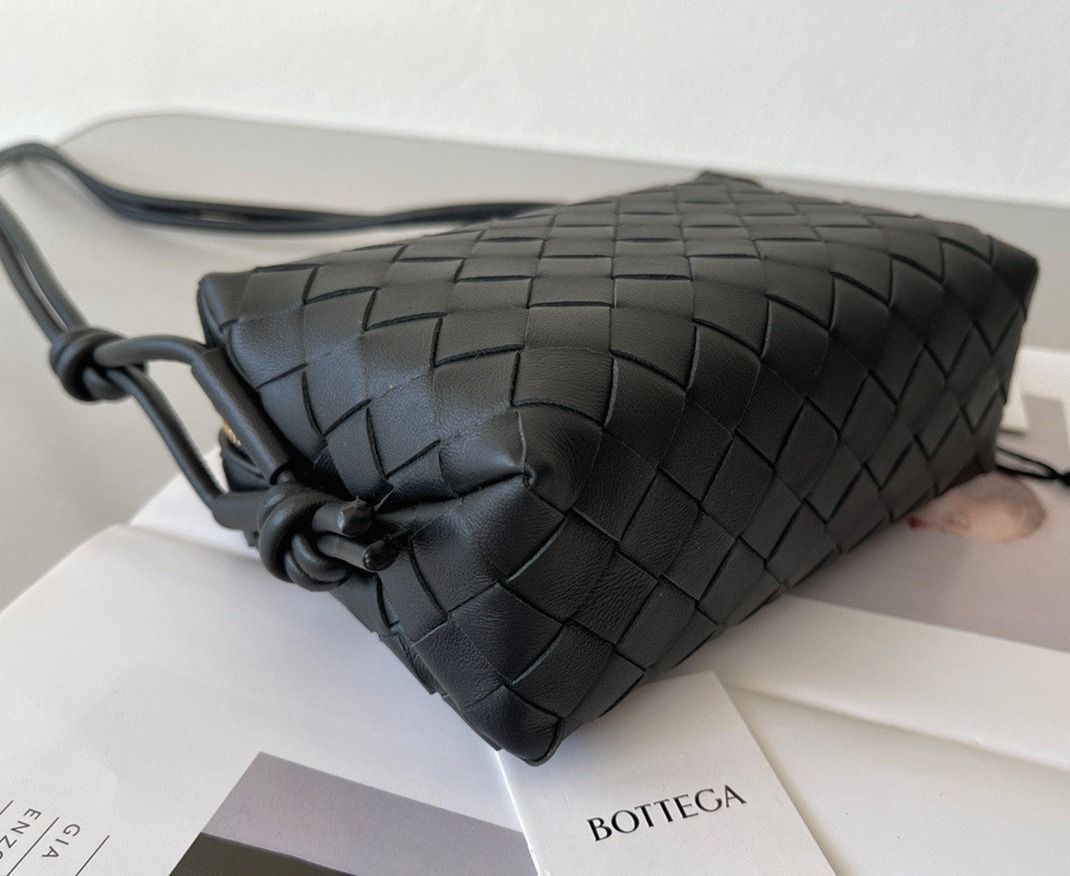 Faux B0tt*ga Ven*ta Loop Mini Bag Black