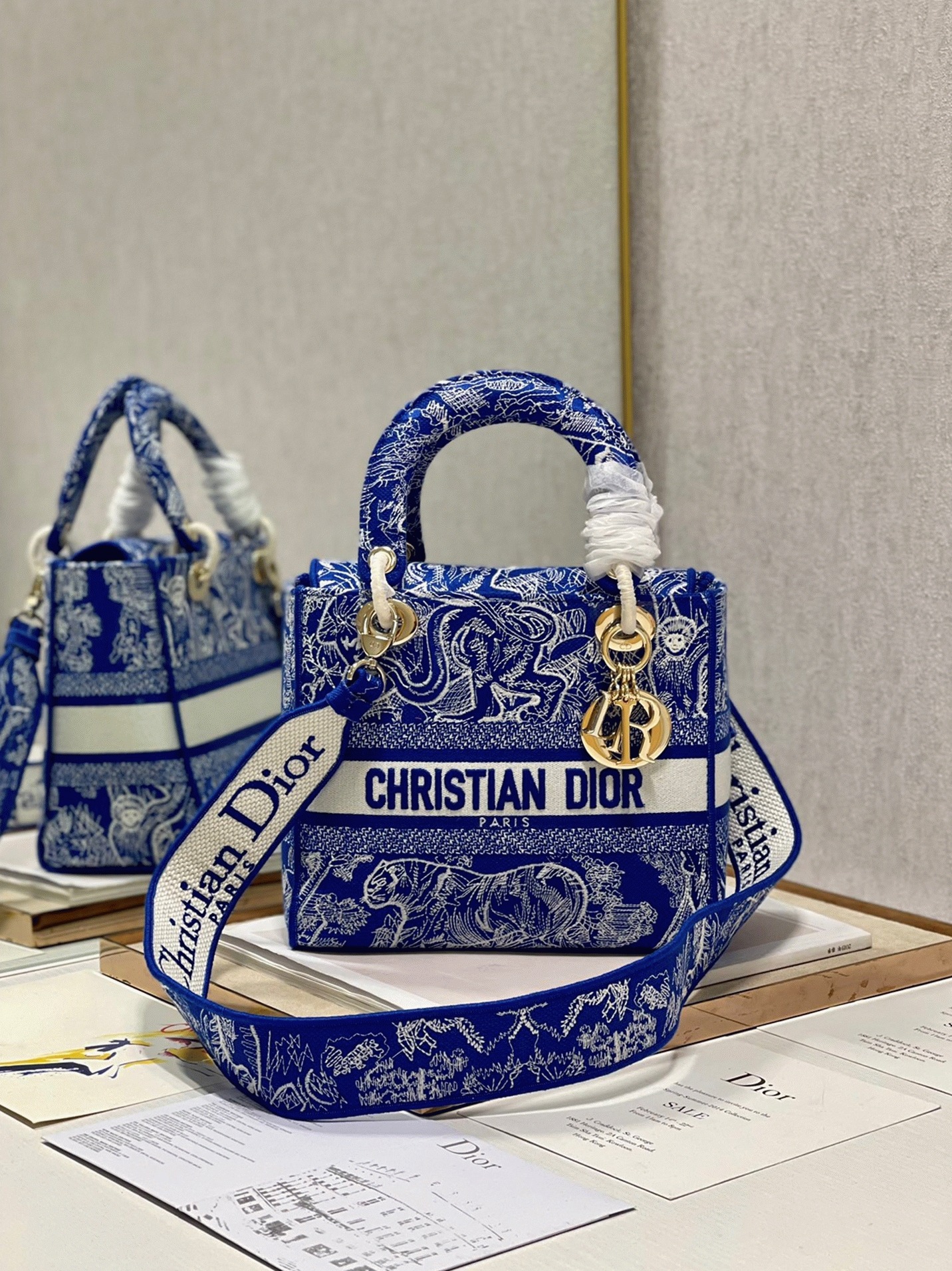 D10r Lady D-Lite Medium Bag Fake in Fluorescent Blue Toile de Jouy Reverse Embroidery